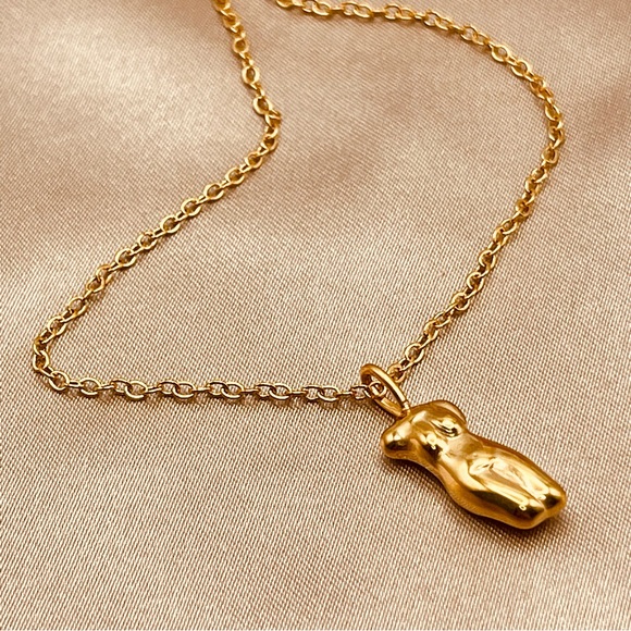 Luzy Jewelry Jewelry - 18K Gold Minimalist Women Figure Pendant Dainty Necklace
